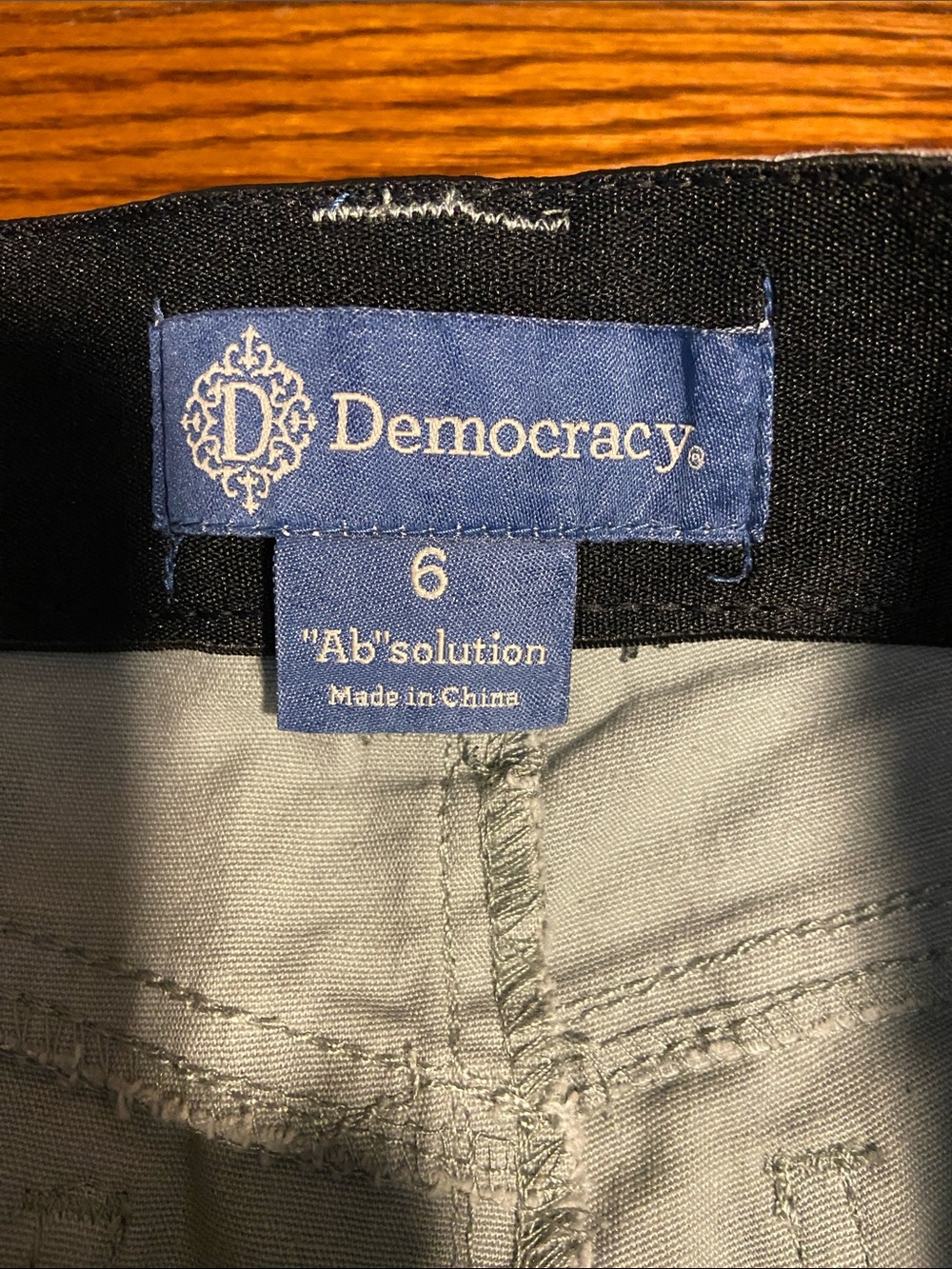 Democracy Ab Solution Stretch Denim Bermuda Shorts Green Gray Size 6 New - Picture 3 of 11